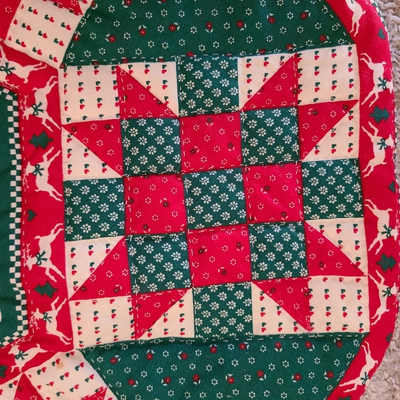 Handmade Quilted Red and Green Christmas Reindeer Centerpiece 20" Vintage - Picture 4 of 4